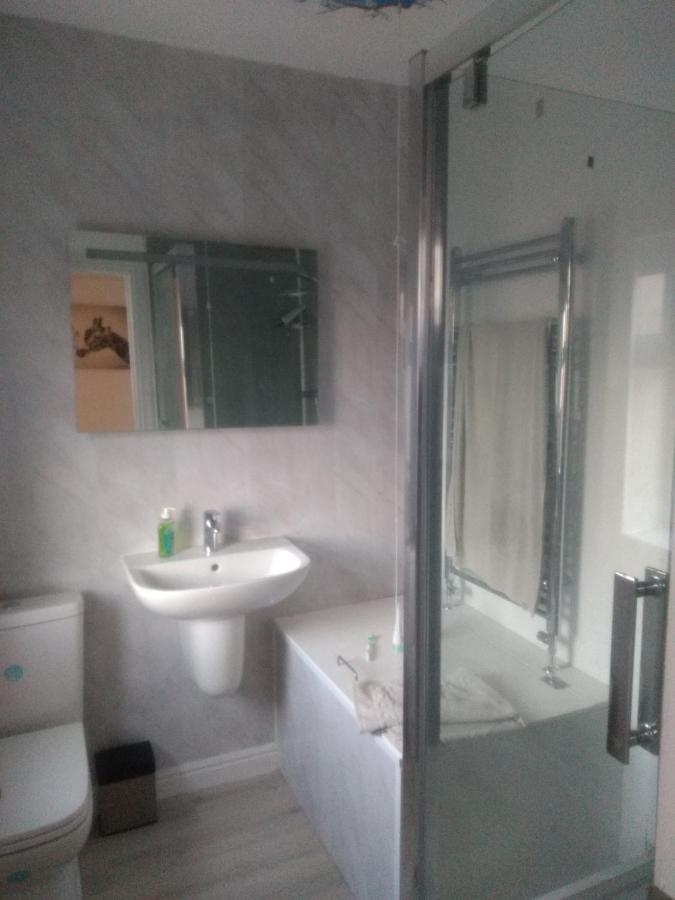 Cheltenham - 3 Bedroom, Parking, Disneyplus Extérieur photo