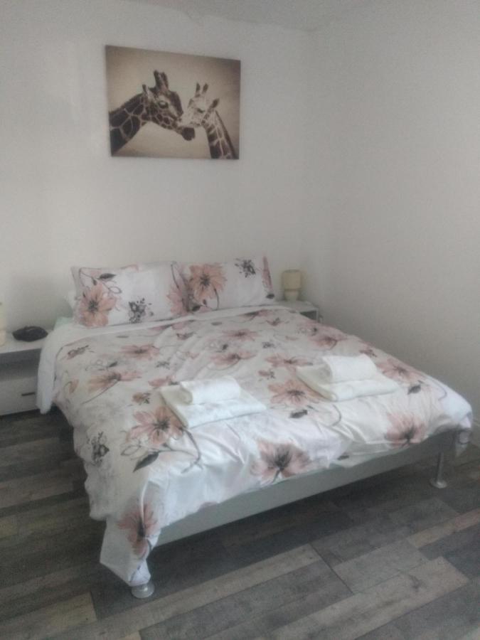 Cheltenham - 3 Bedroom, Parking, Disneyplus Extérieur photo