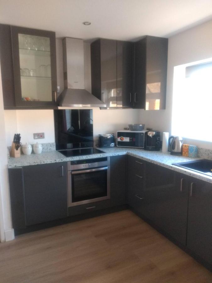 Cheltenham - 3 Bedroom, Parking, Disneyplus Extérieur photo