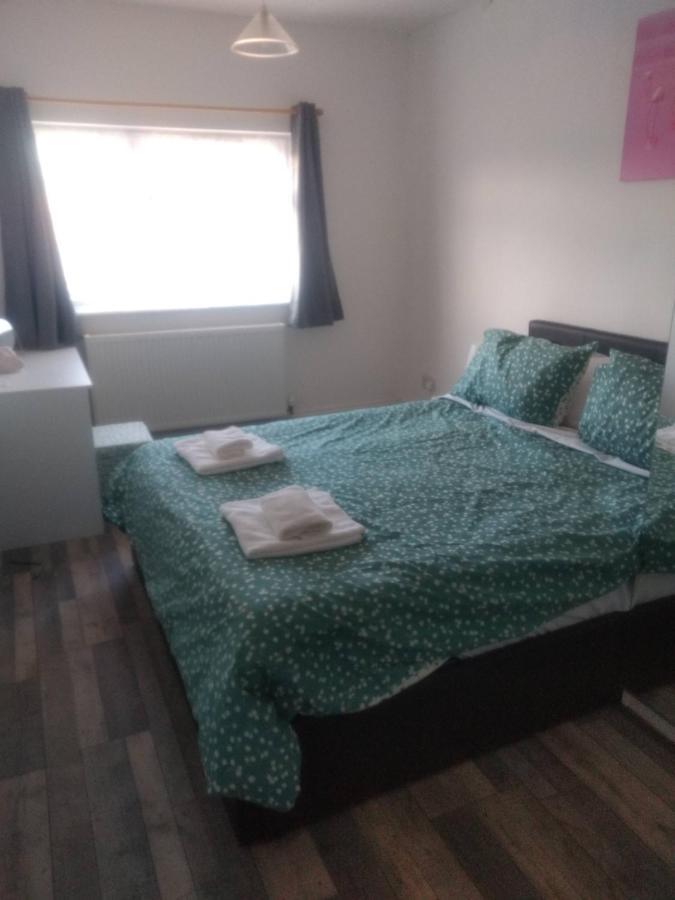 Cheltenham - 3 Bedroom, Parking, Disneyplus Extérieur photo